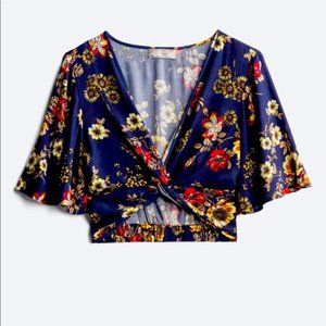 Band of Gypsies Aribah V Neck Crop Top